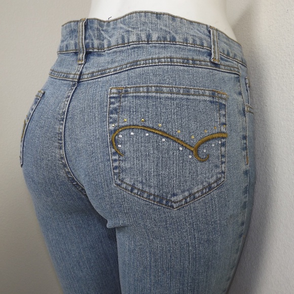 Cropped Light Wash Blue Denim Jeans - Picture 7 of 7